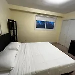 Urban Oasis-Spacious Retreat