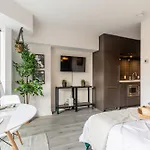 Yorkville Plaza Express Stay