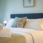 Modern 2Br Downtown Condo, Lakeshore, Exhibition Place, Fort York