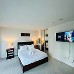 Rivetstays - The Yonge