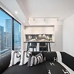Yorkville Plaza Suites - Pool & Hot Tub