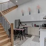 Modern City Living -Newly Built