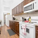 Great Kensington Market 2Br Apartment