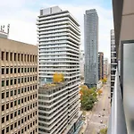 Delightful Condo Beside U Of T - Sleeps 3