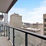 Delightful Condo Beside U Of T - Sleeps 3