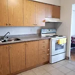 Cozy Apartment Near Victoria Park Station