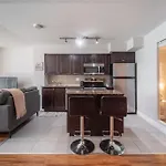Spacious 2 Bedroom Plus Den, 2 Bath, Sleeps 5 With Balcony And Lakeview Downtown Toronto Condo