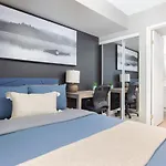 1Bd Townhome Walk To Lake!