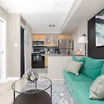 1Bd Townhome Walk To Lake!