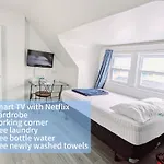 Affordable Double Room With Netflix, Laundry, Amenities And Self Check-In