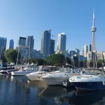 Downtown Toronto Condo, Free Indoor Parking With Amazing View