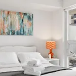 Luxury 2Bdr Condo W Pool, Hot Tub, Sauna & 10M From Airport