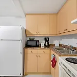 Cozy Home In Downtown Toronto!