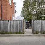 Cozy Home In Downtown Toronto!