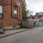Cozy Home In Downtown Toronto!