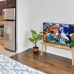 City View Towers - Steps To Cn Tower - Pool & Hot Tub - Free Parking