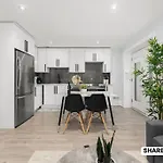 Cozy Master Bedroom Located In Toronto