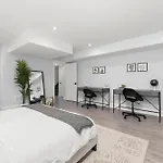 Cozy Renovated Luxurious Guest Suite Located In Toronto