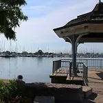 Lakepark Artsy 3 Bedroom Townhouse 1 Parking