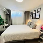 Cozy Basement Room-Private Bath - Near Subway Line 1 - Toronto