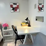 Cozy Basement Room-Private Bath - Near Subway Line 1 - Toronto