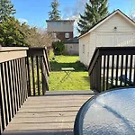 3 Bdr Home And Bsmt With Parking In Swansea High Park
