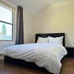 3 Bdr Home And Bsmt With Parking In Swansea High Park