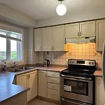 Charming 3-Bedroom House With Wi-Fi In Toronto
