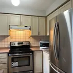 Charming 3-Bedroom House With Wi-Fi In Toronto