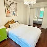 A Bright And Tidy Double-Bed Room In Midtown