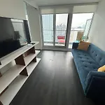 Cozy 2 Bedroom By Eaton Centre Mall