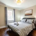 Luxury 3 Bedroom Toronto Villa