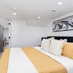 Cozy Parkdale Suite Fantastic Location Parking