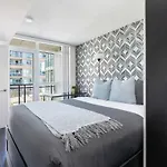 2Br Condo By Cn Tower & Waterfront Free Parking
