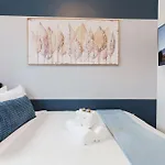 Spacious 3Br Suite For 10 W Patio Heart Of Toronto