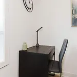 Luxury Suite W Patio Prime Location Toronto