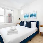 Family Getaway Trendy Ossington Neighbourhood