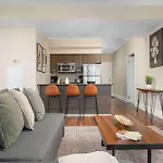 2Br 2Ba Bay And Wellesley Yorkville Uoft