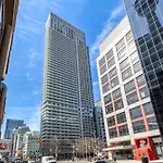 3-Bedroom Apartment In The Heart Of Downtown Toronto Walk To Shops And Attractions