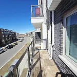 Modern Private Room Private Bathroom With King Bed With Tv And Balcony Midtown Downtown Toronto