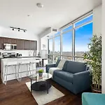 2 Bedroom Suite With Amazing Views, Pool And Free Parking