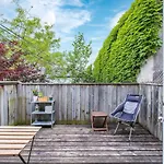 Modern Ossington 1 Bedroom Apartment