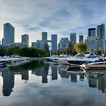Downtown Toronto Condo, Free Indoor Parking With Amazing View