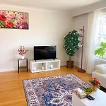 Sunny House - Main Floor, Free Parking, In Toronto