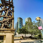 CHOL Furnished Suites - 300 Front Street West