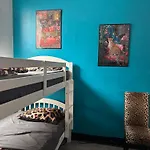 Queen Nest Hotel