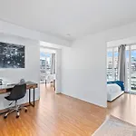 City Gem Near The Rogers Centre & Top Attractions