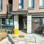 Modern 2Br-King Bed Basement Apartment Close To Downtown