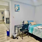 Simple & Budget Shared Room In Toronto House