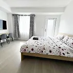 Modern Private Room Private Bathroom With King Bed With Tv And Balcony Midtown Downtown Toronto